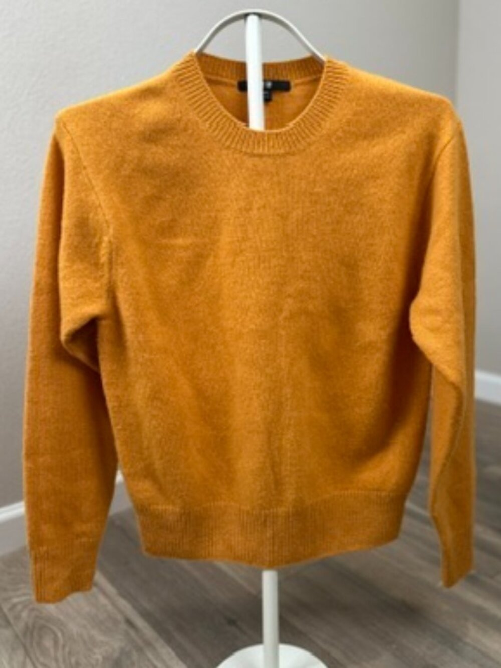 UNIQLO 100% Wool Mustard Gold Crewneck Sweater Women’s XXS